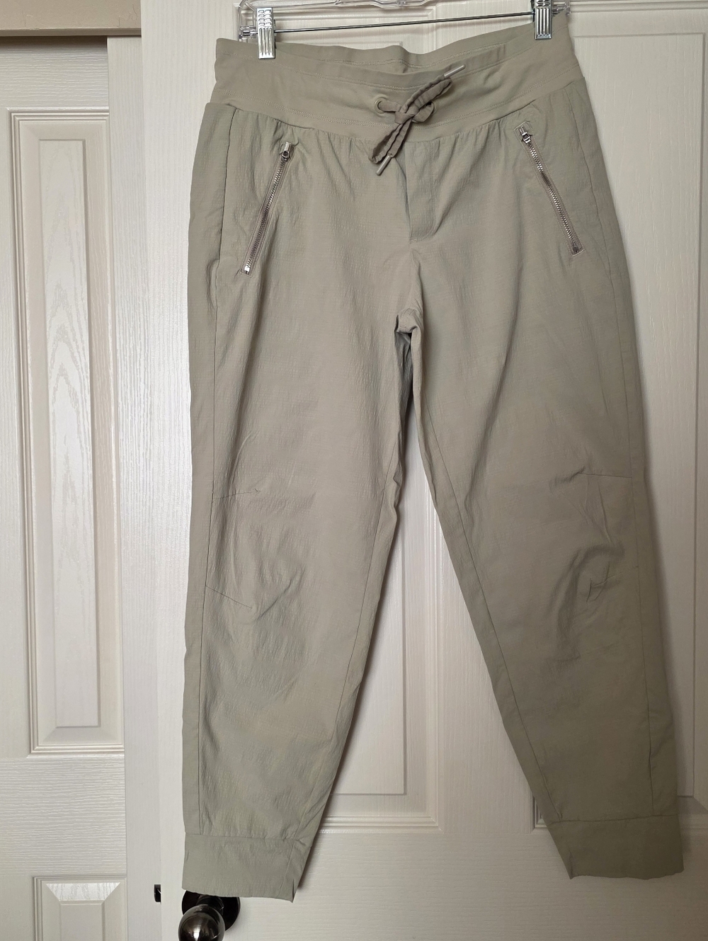 Athleta Trekkie North Women's Jogger Pants Light Beige Sz 10